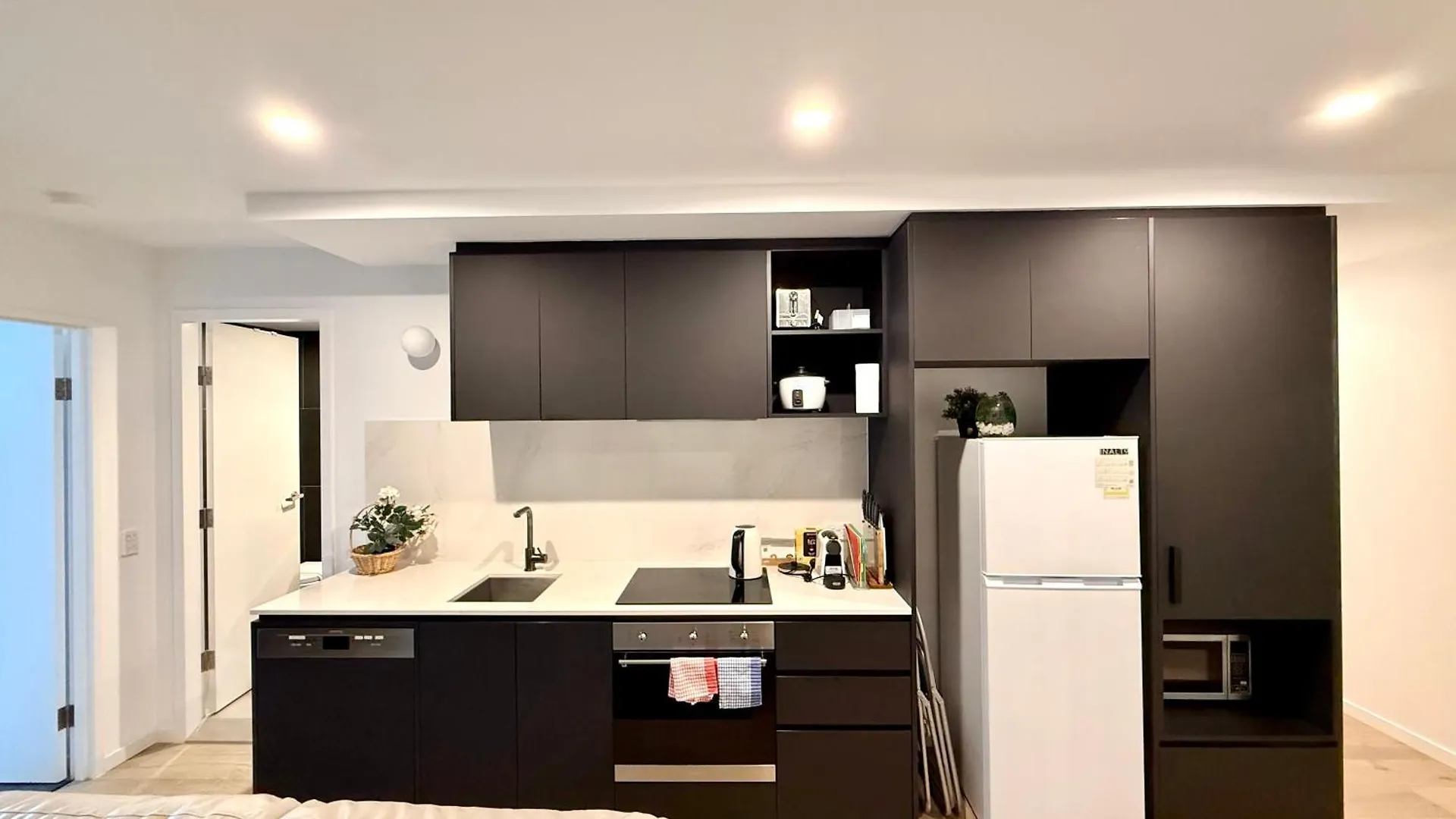 Heart Of Cbd Stylish 2Br Apt-Quiet-Pool-View-Bbq Canberra Australia